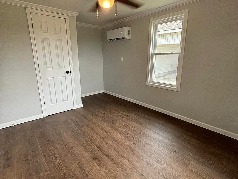 718 S Pine St — Photo 13