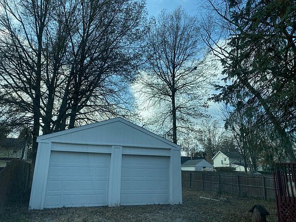 4th image of 2654 Maplewood St