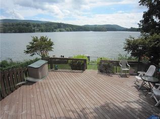 513 Shore Dr, New Windsor, NY 12553