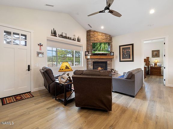 5th image of 2557 Lazy East Rd