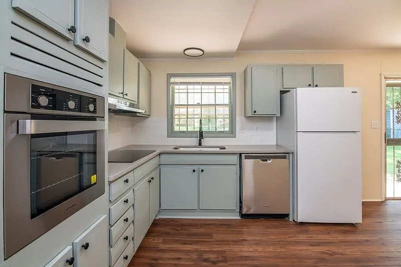 4 bed, 2.0 bath, 1800 sqft, $1,500 — Photo 4