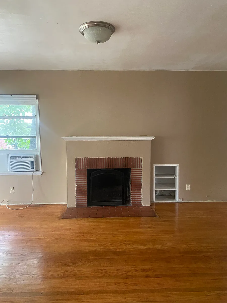 Building Photo - 425 E Columbia Ave