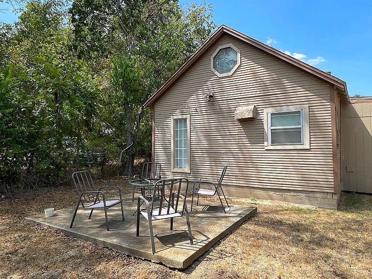 Listing photo 5