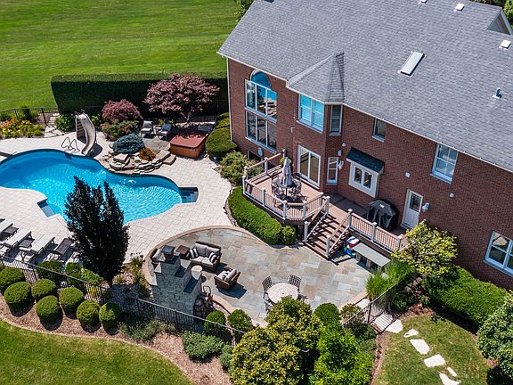 4th image of 22311 N Windsor Ct