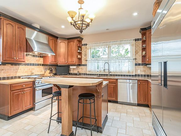 4th image of 1389 Bridgehampton Sag Harbor Tpke