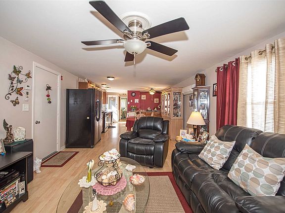 3rd image of 95 Village Cir W