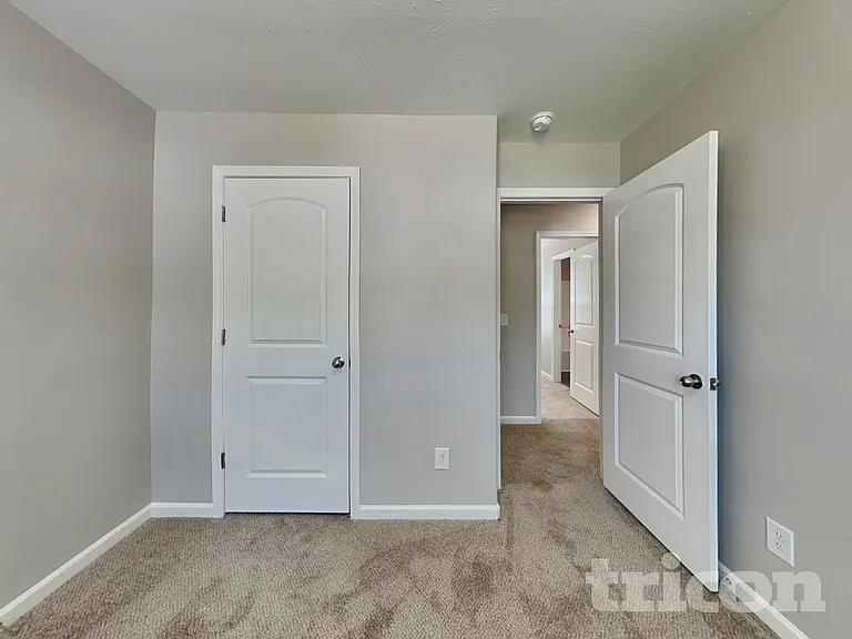 427 Randolph Dr — Photo 11