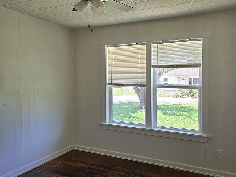 811 E Navarro Ave — Photo 9