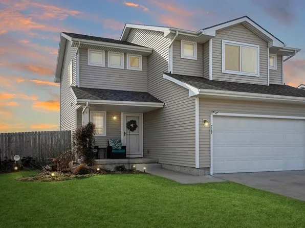 717 37th St SW, Bondurant, IA 50035