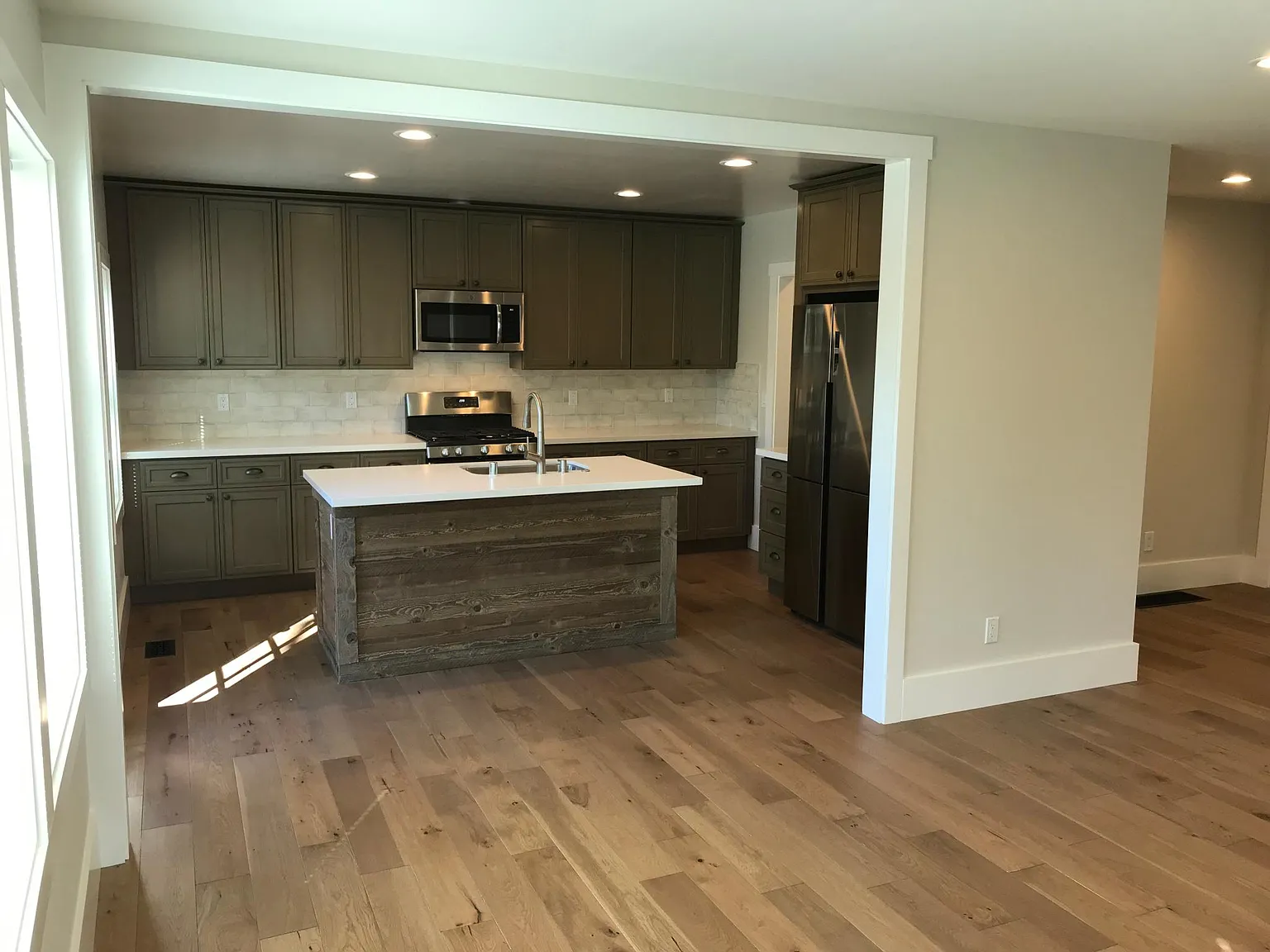 2 bed, 1100 sqft, $3,950 — Photo 3