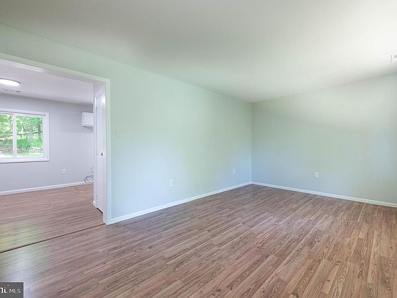 3rd image of 325 Misty Patch Rd