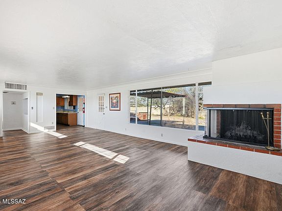 4th image of 1031 S Magnolia Ave