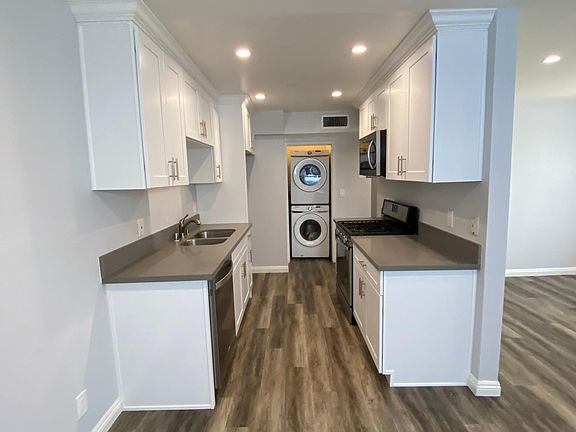 2nd image of 436 Palm Dr #7