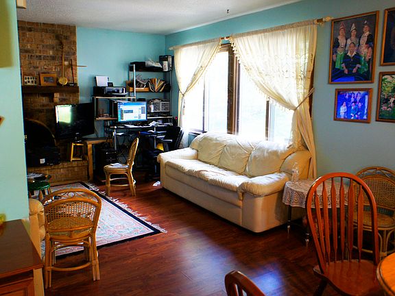 3rd image of 493 Westfield Ln