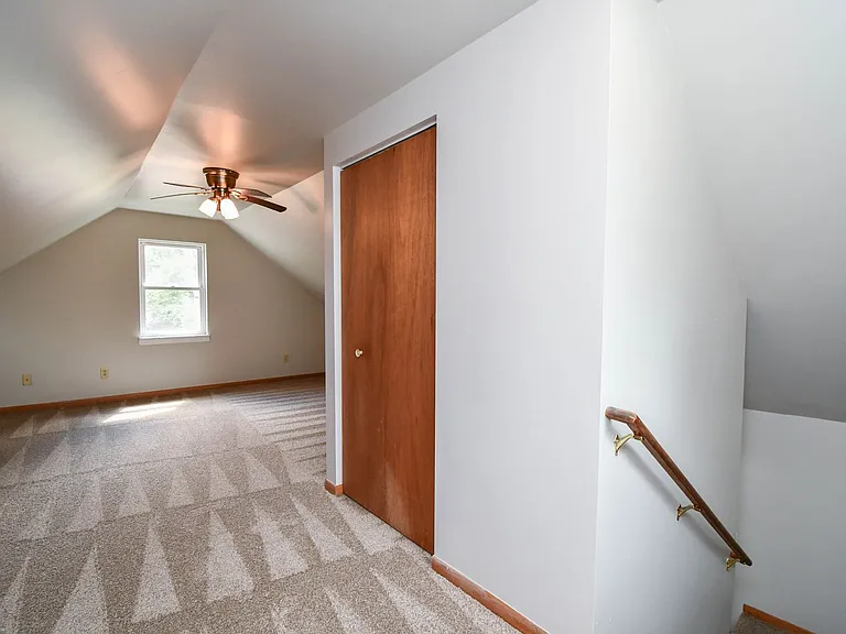 1115 N Duluth Ave — Photo 22