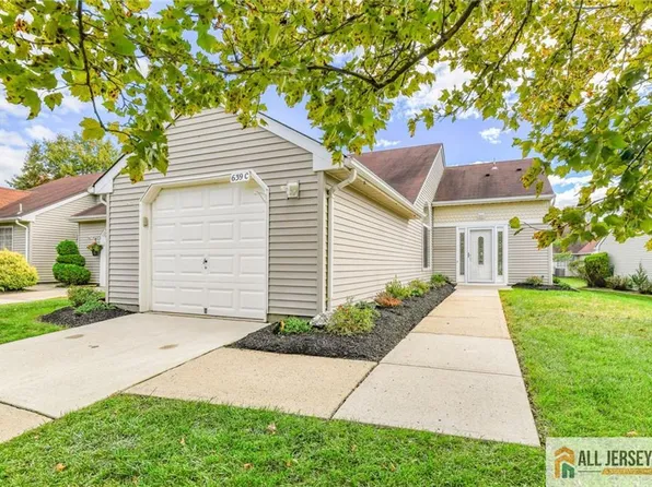 639 Madison Dr, Monroe Township, NJ 08831