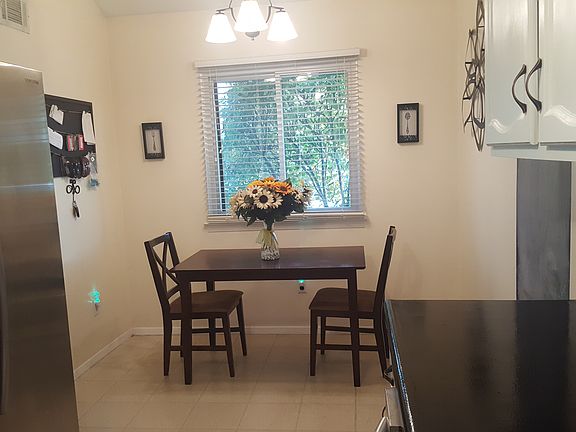 EAT IN KITCHEN