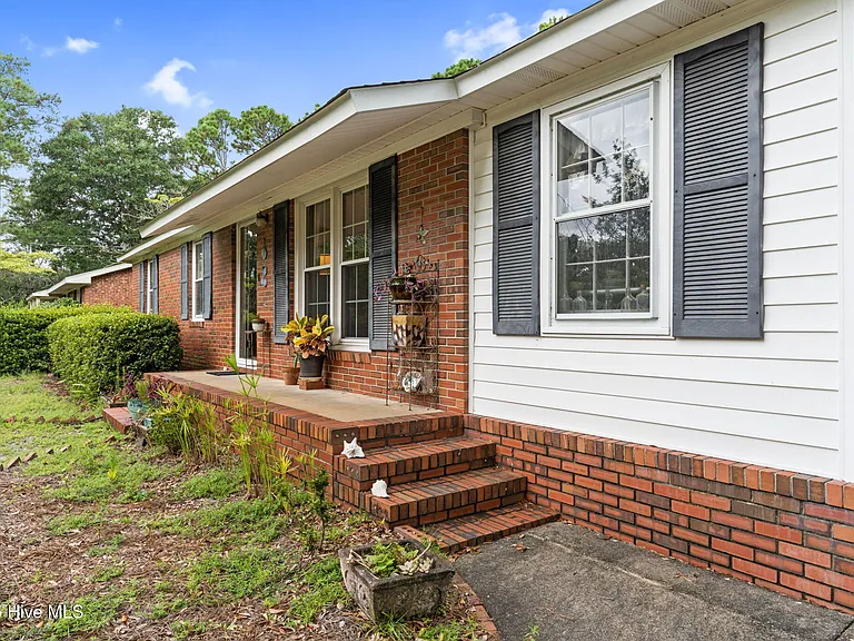 5405 Autumn Dr — Photo 2