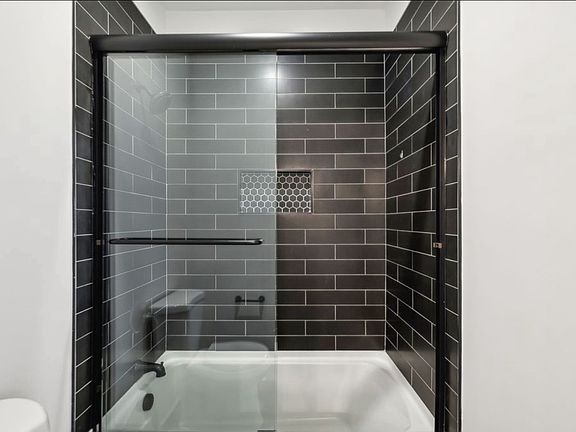 5th image of 148 Fain St