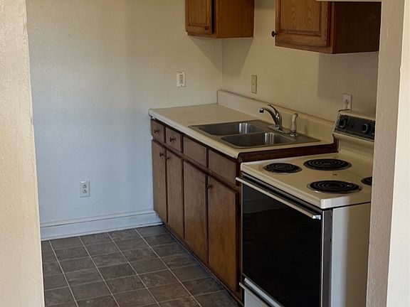 3rd image of 306 Cokesbury St