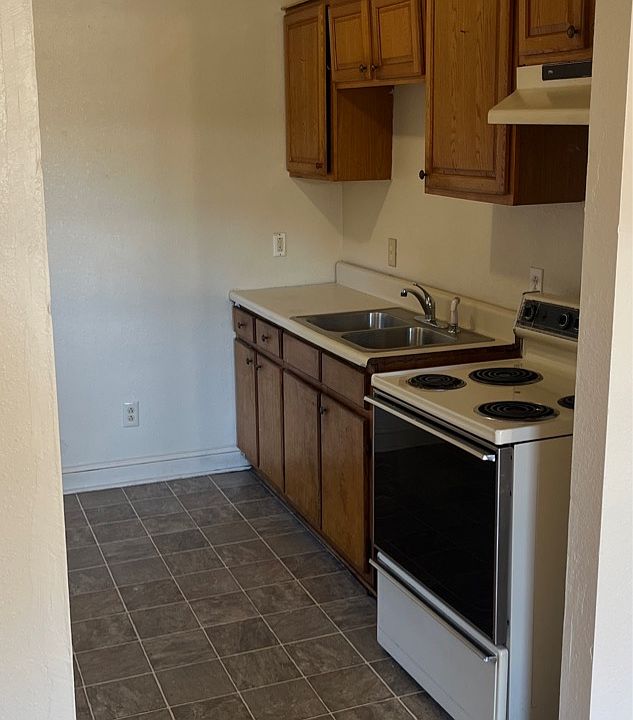 306 Cokesbury St, Greenwood, SC 29649 Zillow