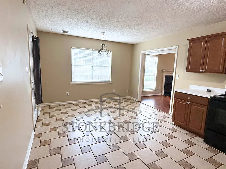 177 Cedar Bend Dr — Photo 5