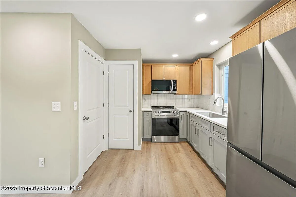 2 bed, 2.5 bath, 960 sqft, $1,830 — Photo 4