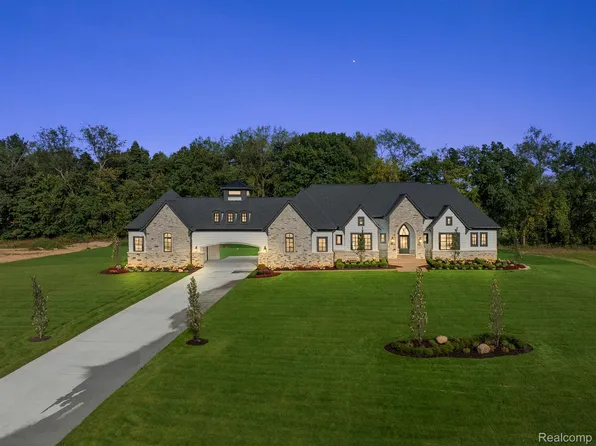 70501 Renata Ct, Bruce, MI 48065