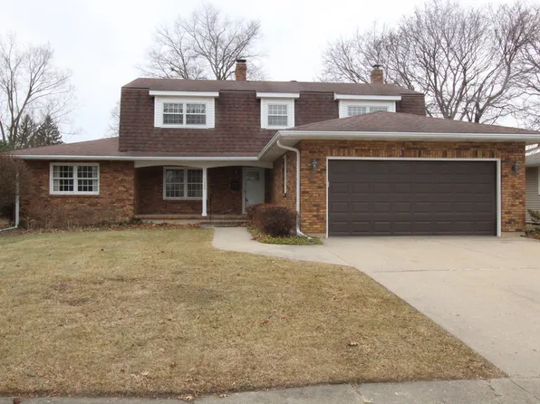 1200 Blakely St, Woodstock, IL 60098