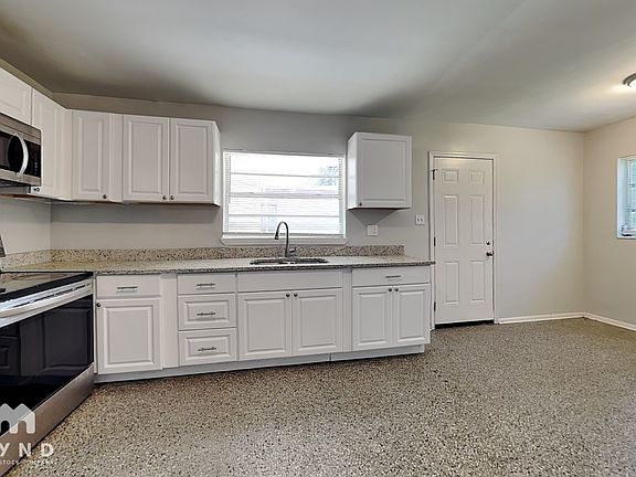 4th image of 1505 E Genesee St