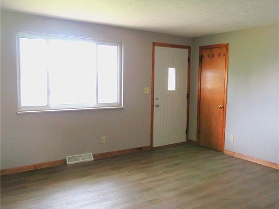 3rd image of 1831 Glenn Pl