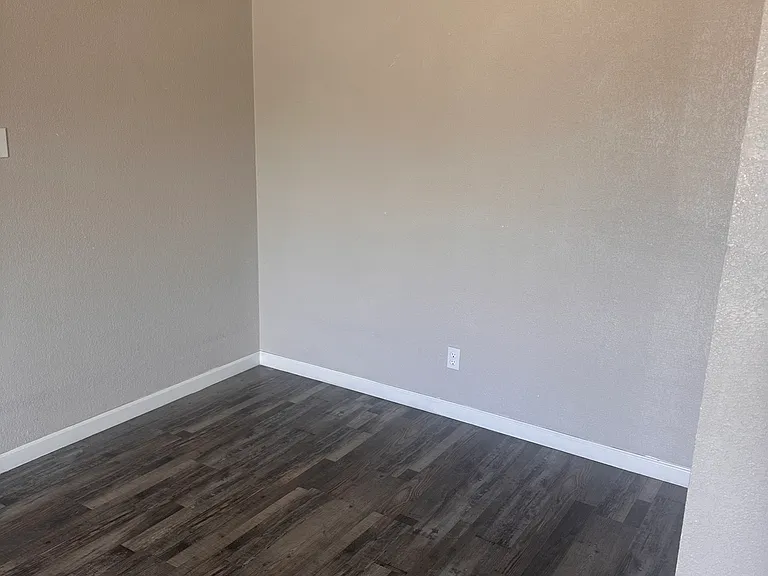 Creekwood Apartments — Photo 14