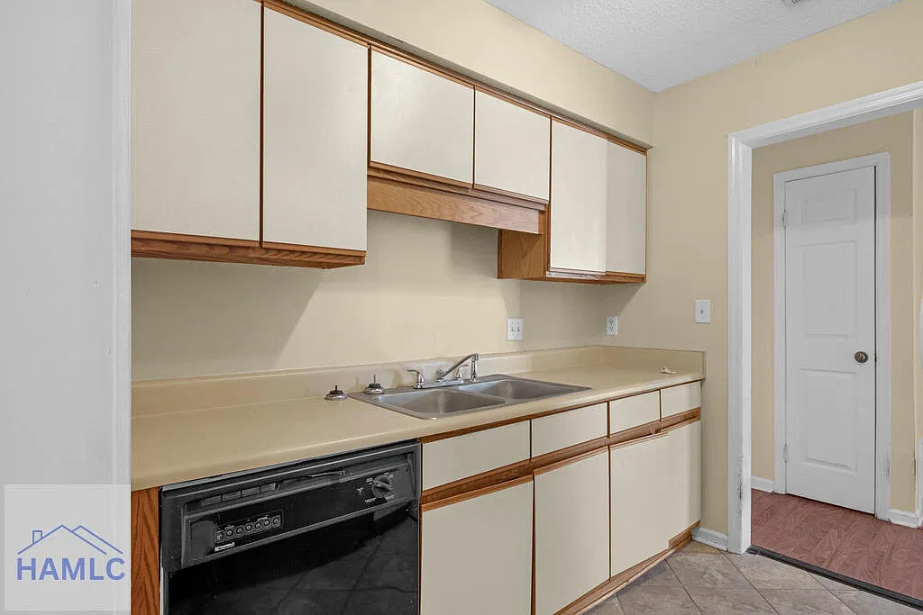 3 bed, 2.0 bath, 1582 sqft, $1,650 — Photo 4