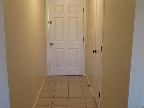 5th image of 707 Meadowlake Dr