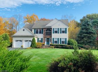 7 Hardbargain Rd, Oak Ridge, NJ 07438