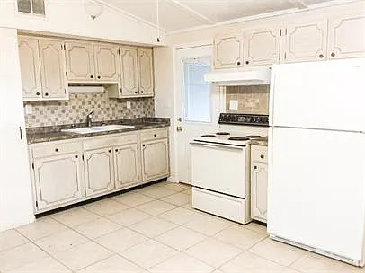 1552 Coombs Dr #2 — Photo 4