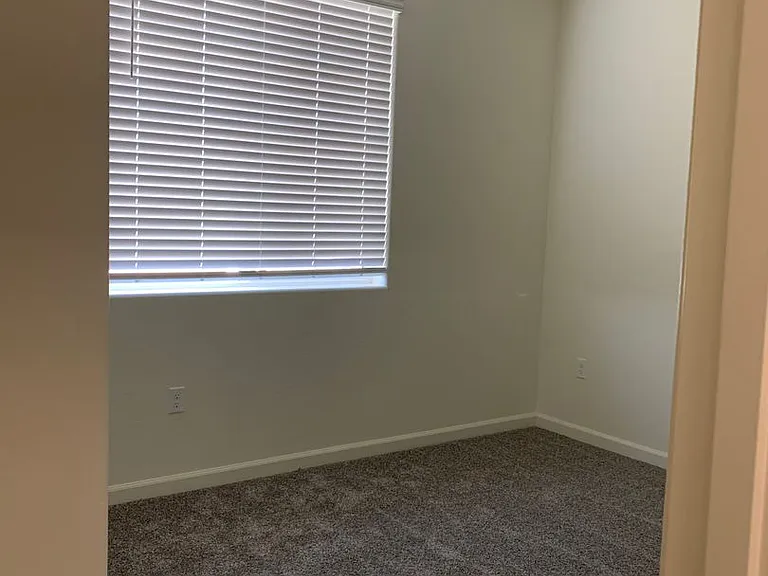 1353 W Kenny Thompson Ct — Photo 2