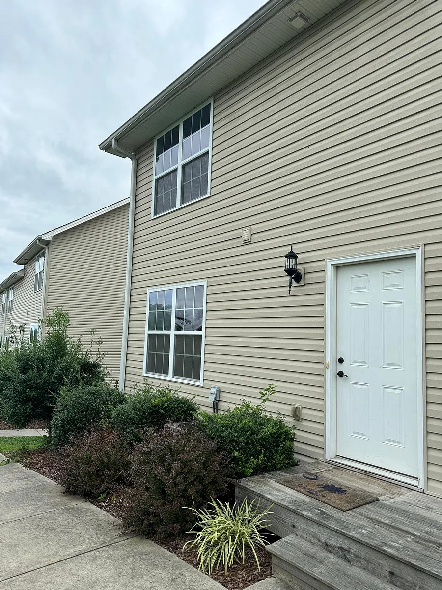 Building Photo - 610 Grays Pointe Ct