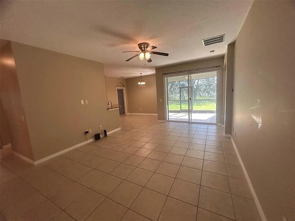 4 bed, 3.0 bath, 2366 sqft, $2,695 — Photo 3