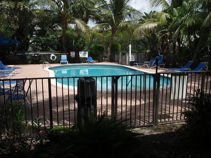 Steps to pool
