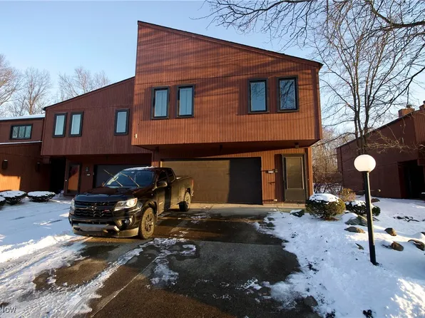 32715 Willowbrook Ln, North Ridgeville, OH 44039