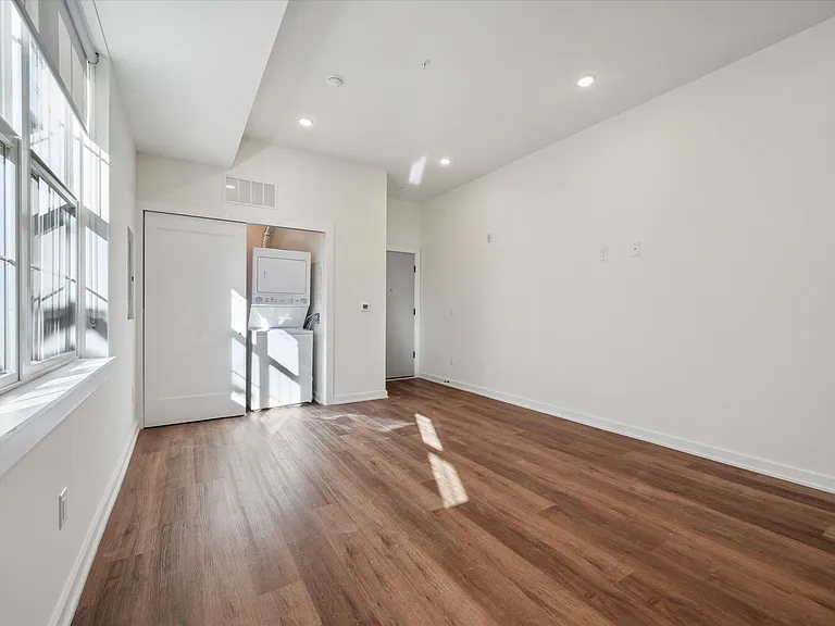 Aston Lofts — Photo 24