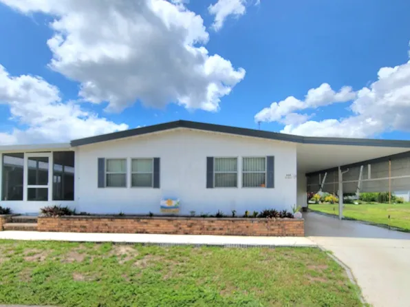 592 Plaza Del Sol, North Fort Myers, FL 33917