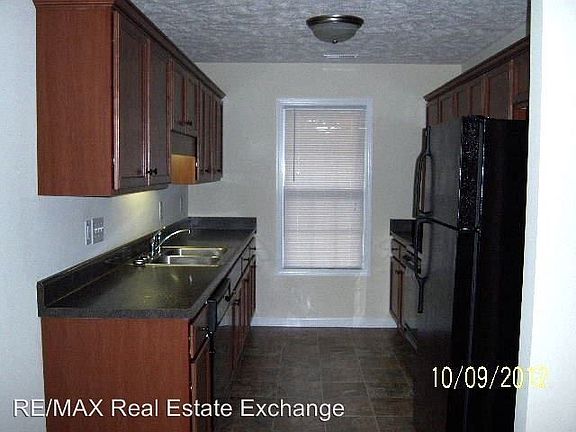 5th image of 3700B Woodcliff Dr