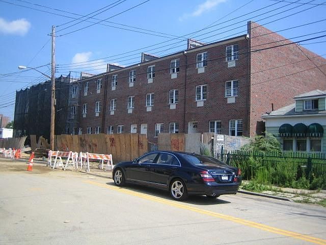 2nd image of 424 Leland Ave