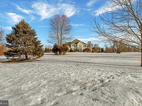 3rd image of 7 Tanglewood Dr