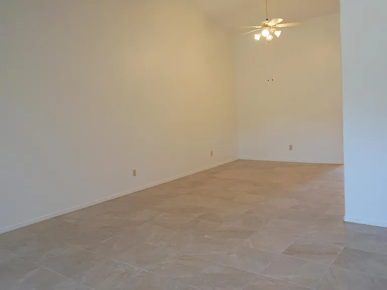 1015 S River Rd #19 — Photo 3