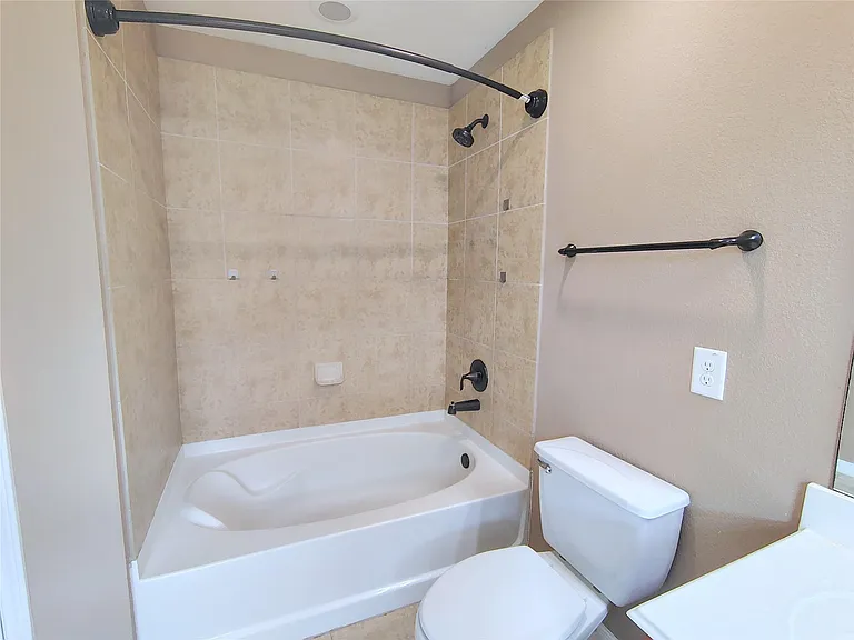 1206 Larks Trace Ln — Photo 16