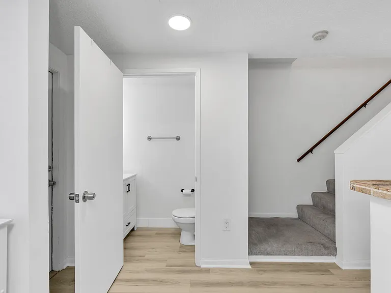 1006 Jeffery St — Photo 9