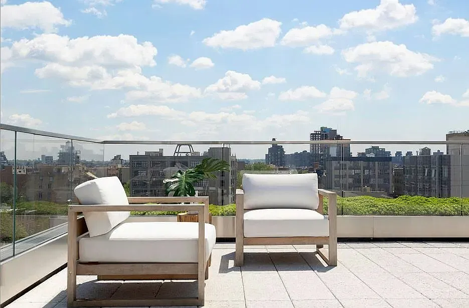 325 Kent Ave #726